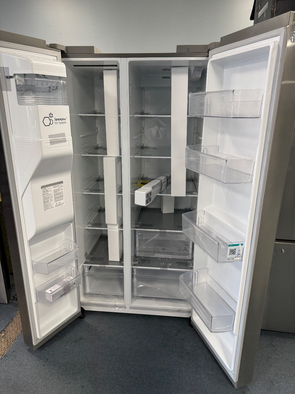 LG - Refrigerator Side by Side