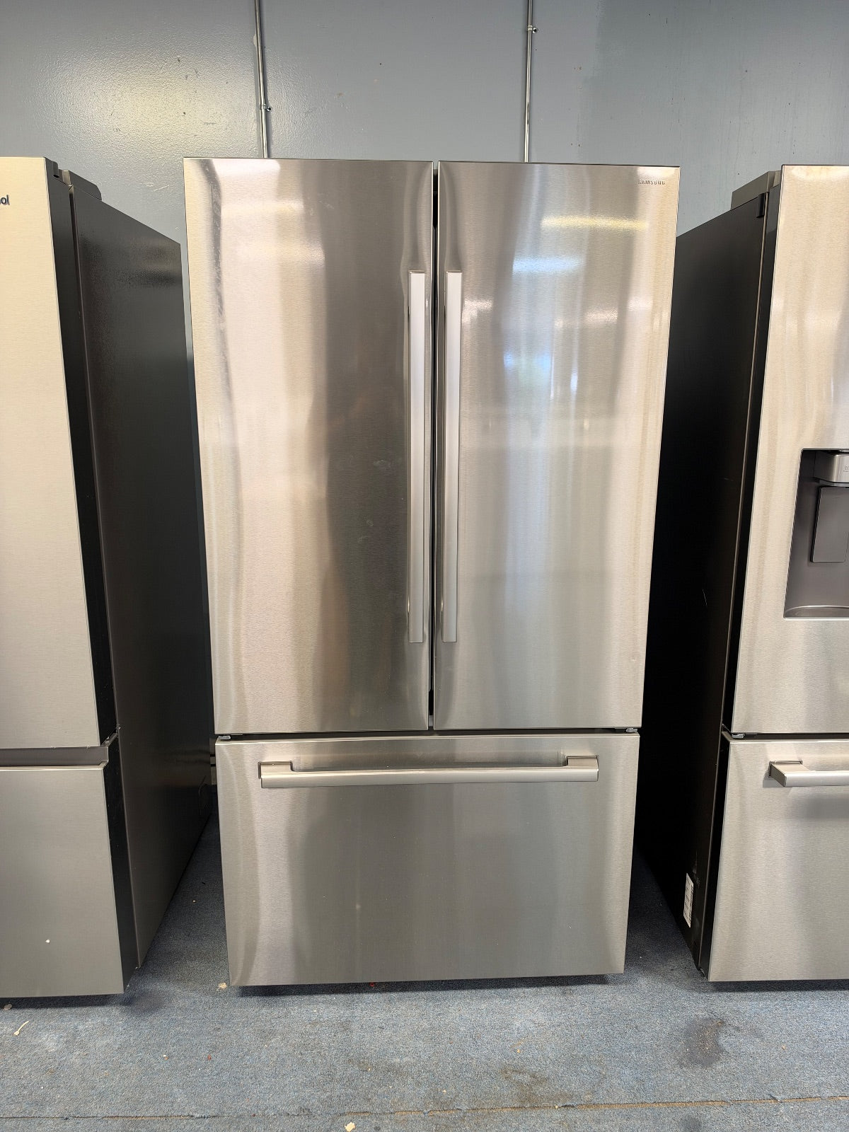 GE — Top-Freezer, 22 cu ft — White
