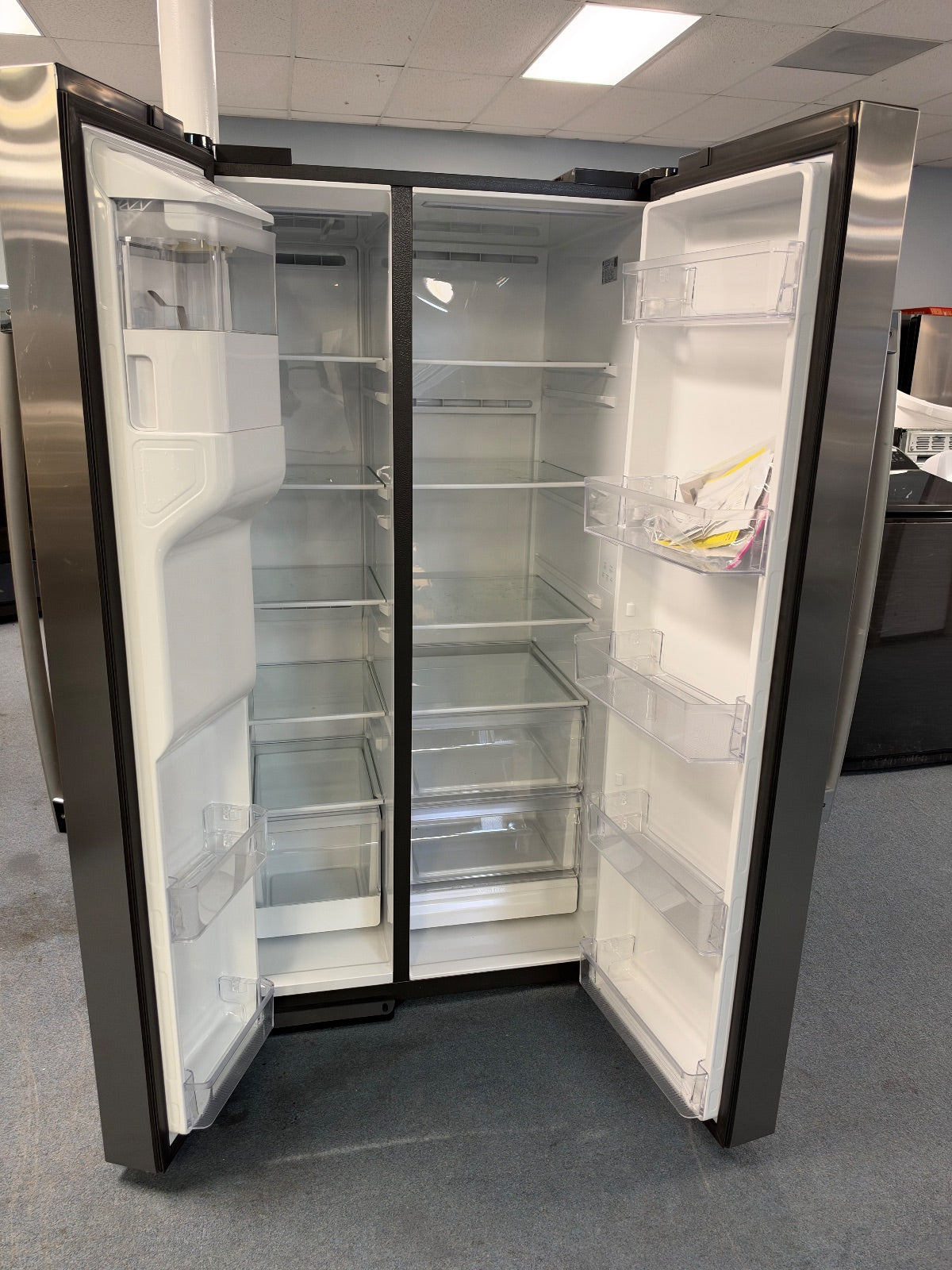 GE — Refrigerator Side-by-Side