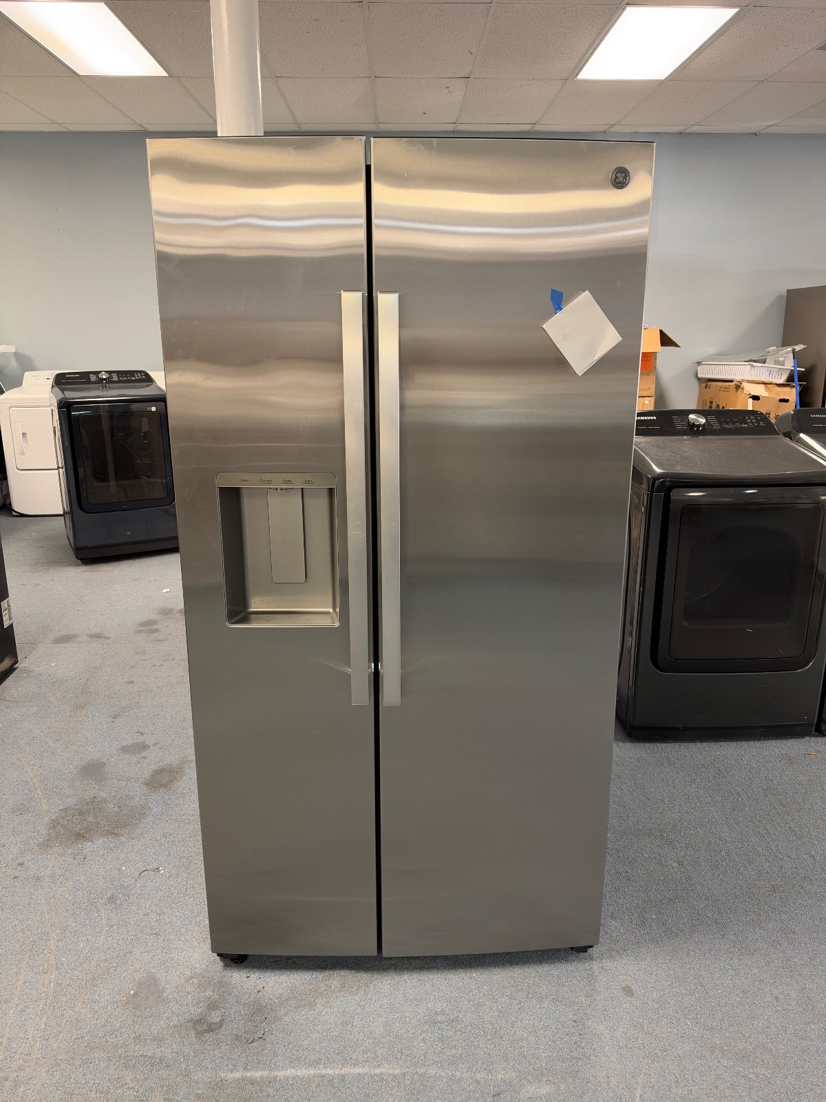 GE — Refrigerator Side-by-Side